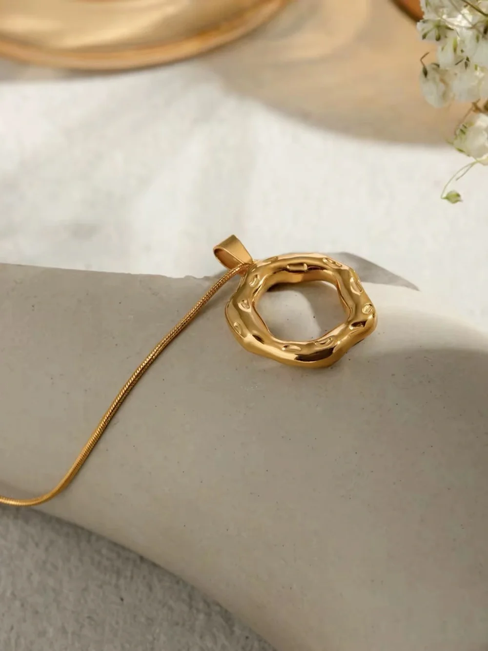 18K Gold Plated Circle Pendant Necklace - Picture 5 of 8